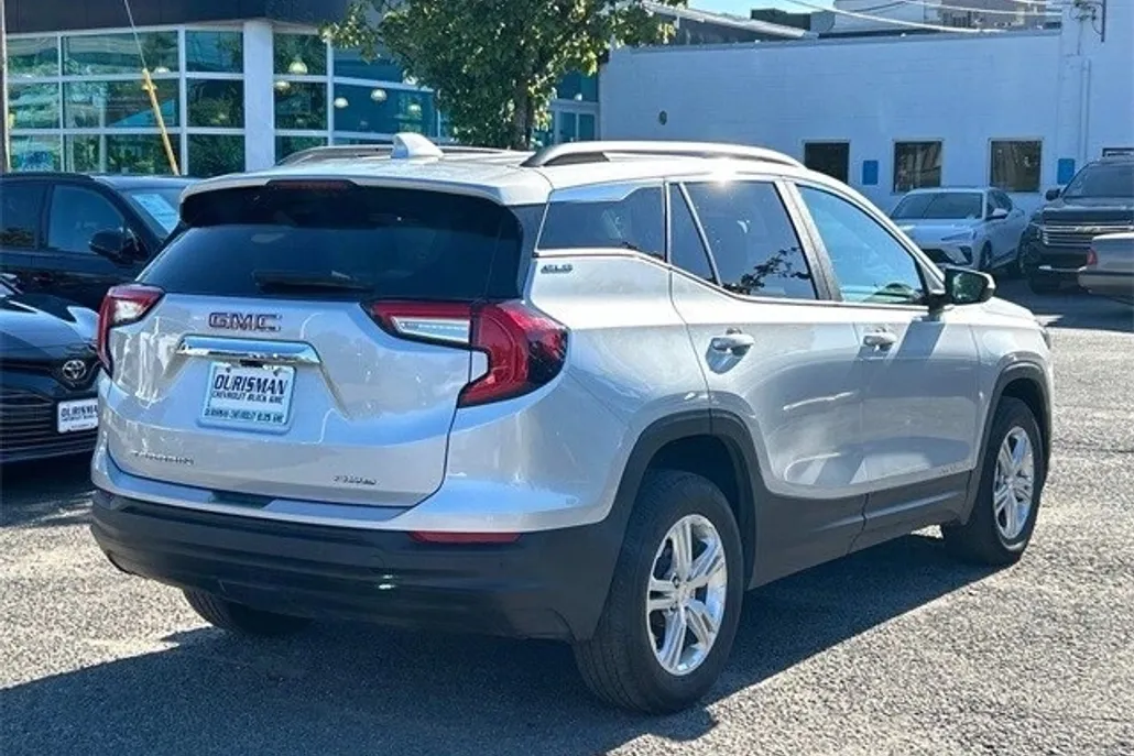 2022 Gmc Terrain SLE photo 1