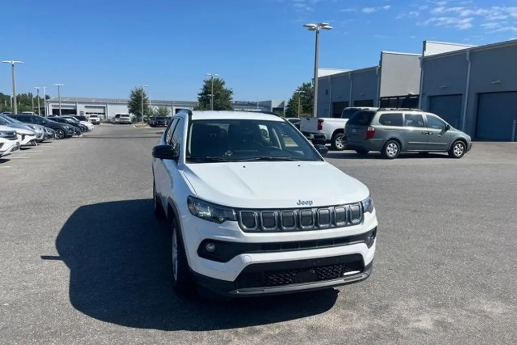 2022 Jeep Compass Latitude photo 1