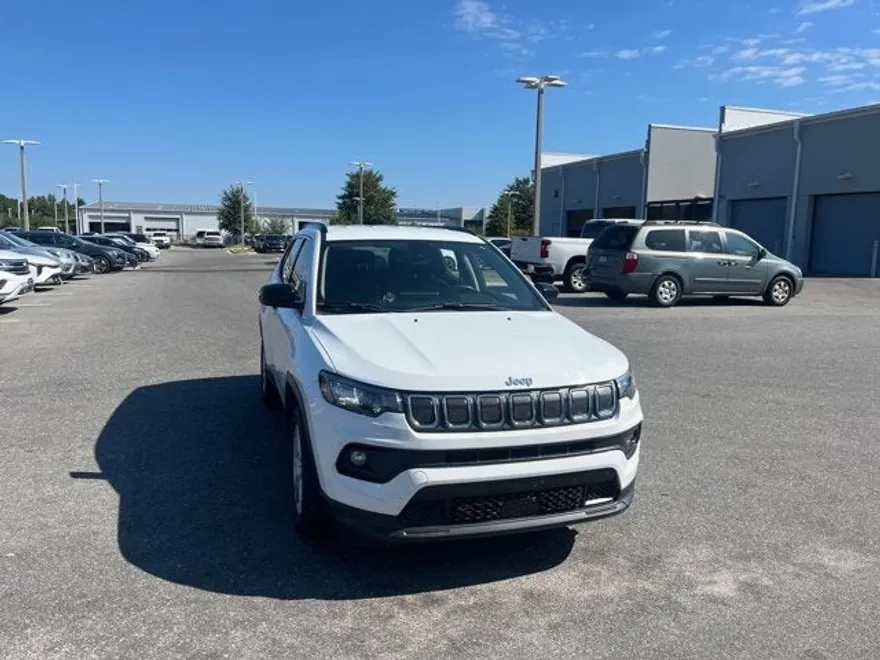 2022 Jeep Compass Latitude photo 1