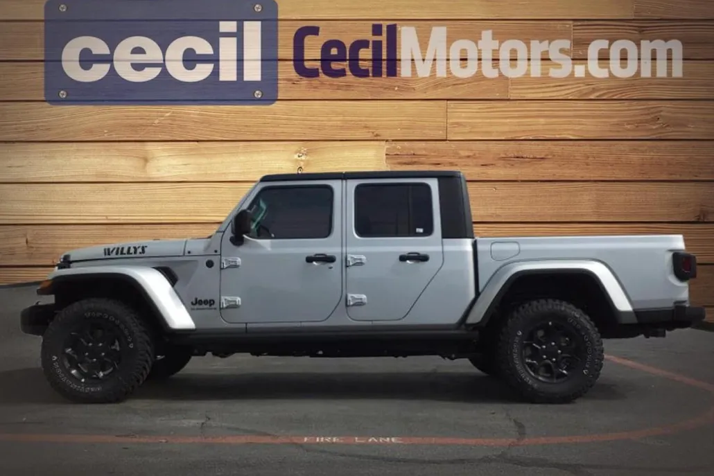 2023 Jeep Gladiator Willys photo 1