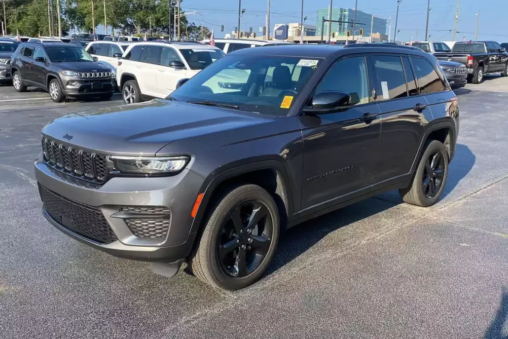 2022 Jeep Grand Cherokee Altitude photo 1