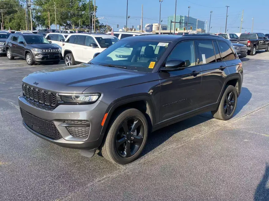 2022 Jeep Grand Cherokee Altitude photo 1