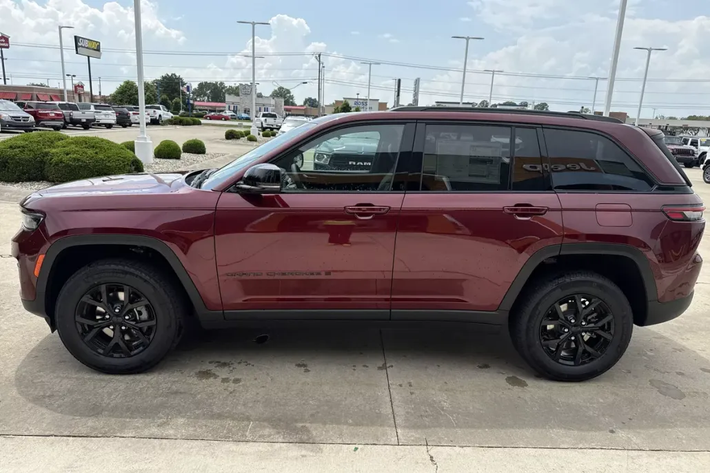 2025 Jeep Grand Cherokee Altitude photo 1