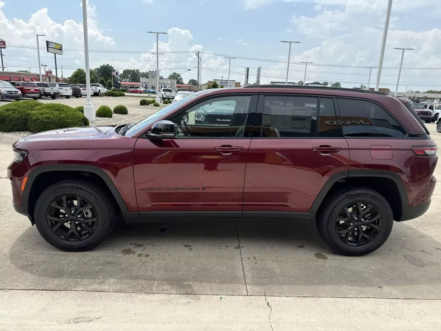 2025 Jeep Grand Cherokee Altitude photo 1