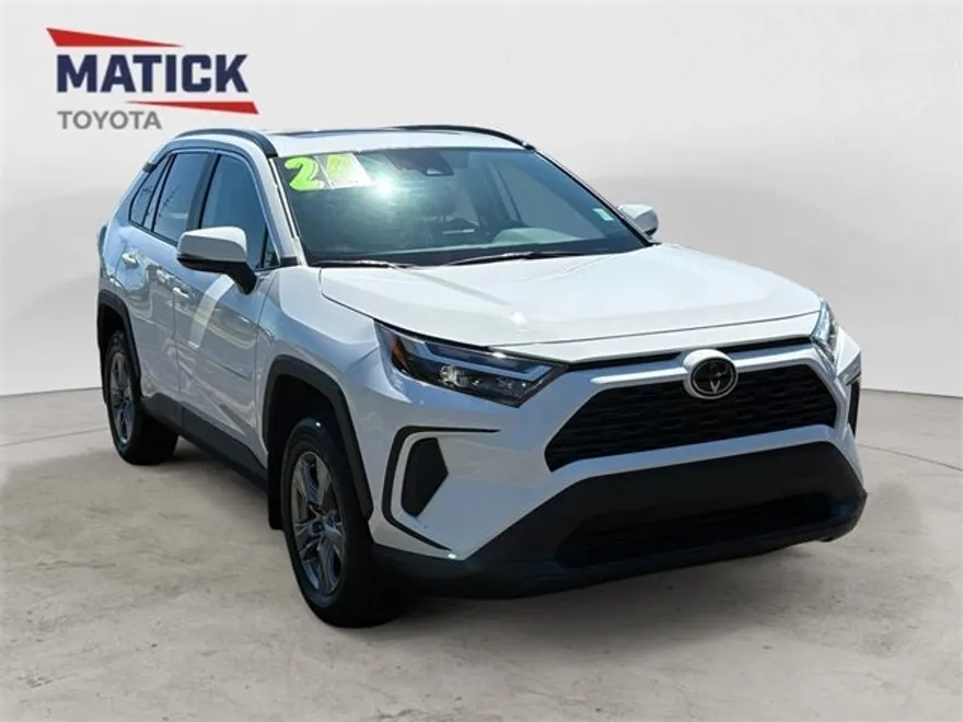 2024 Toyota RAV4 XLE photo 1