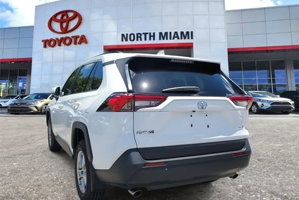 2024 Toyota RAV4 XLE photo 1