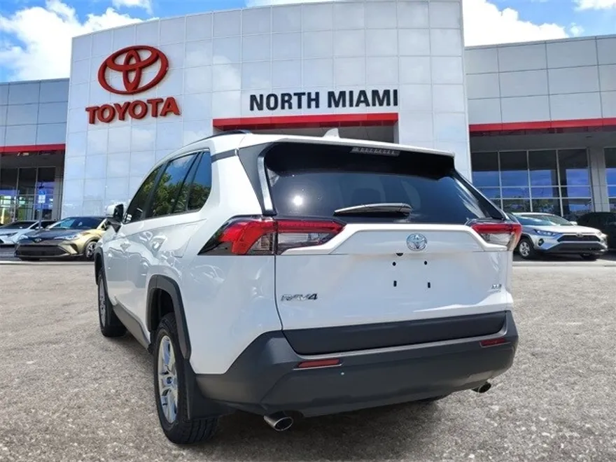 2024 Toyota RAV4 XLE photo 1