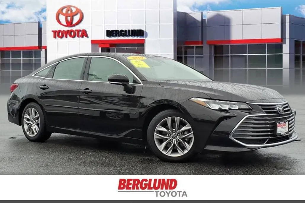 2019 Toyota Avalon XLE photo 1