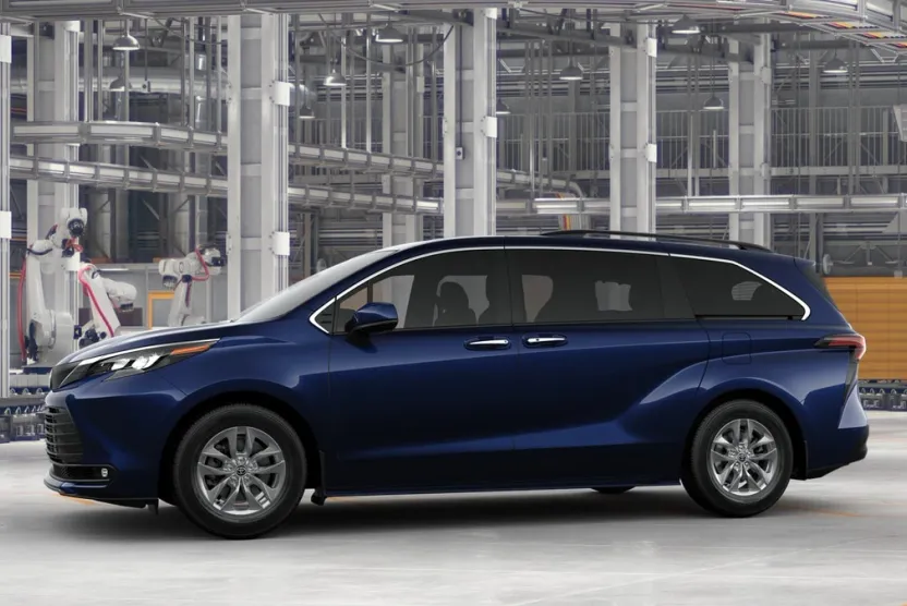 2025 Toyota Sienna XLE photo 1