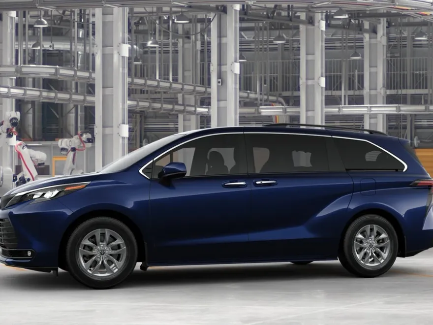 2025 Toyota Sienna XLE photo 1