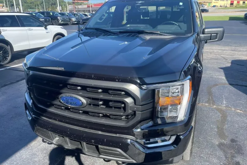 2023 Ford F-150 XLT photo 1