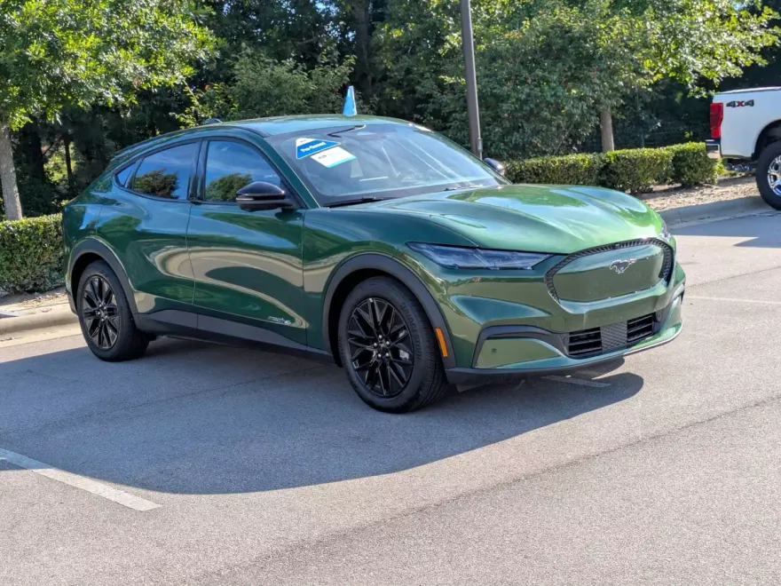 2025 Ford Mustang Mach-E Select photo 1