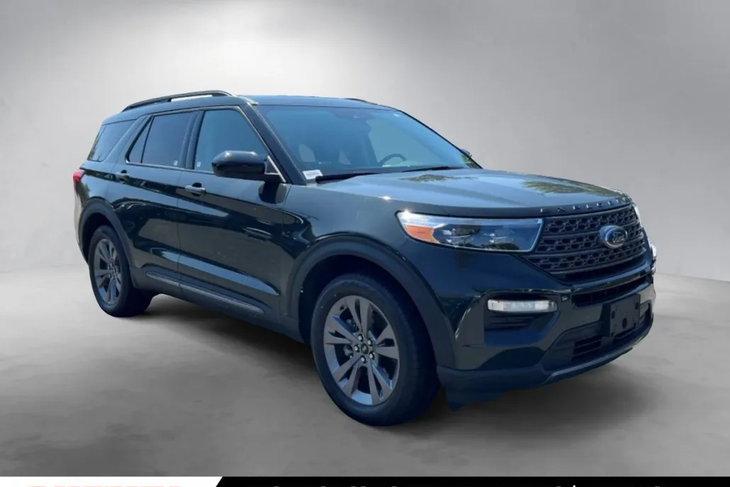 2022 Ford Explorer XLT photo 1