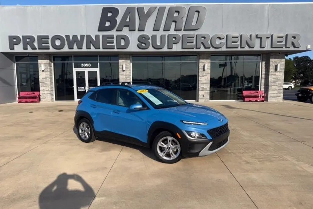 2022 Hyundai Kona SEL photo 1