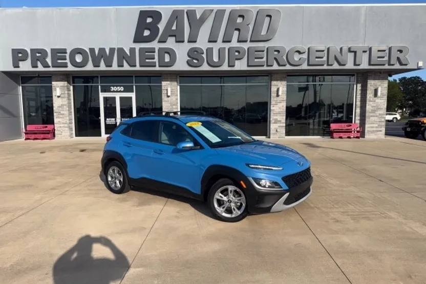 2022 Hyundai Kona SEL photo 1
