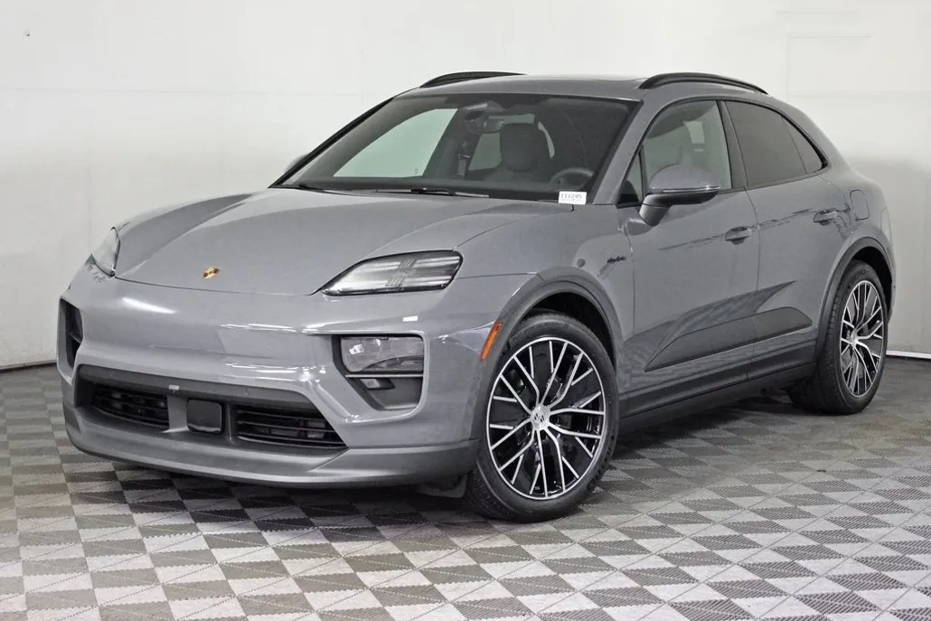 2025 Porsche Macan Base photo 1