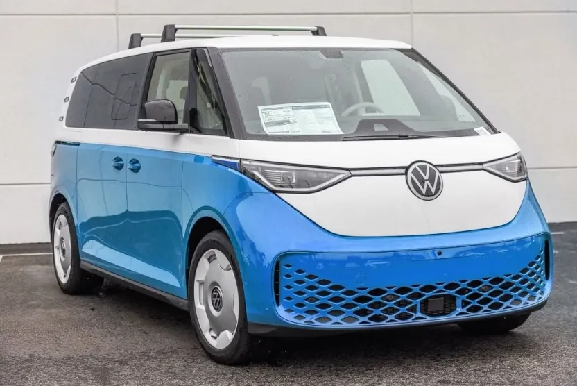 2025 Volkswagen ID. Buzz photo 1