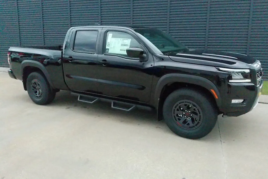 2026 Nissan Frontier Crew Cab PRO-4X photo 1