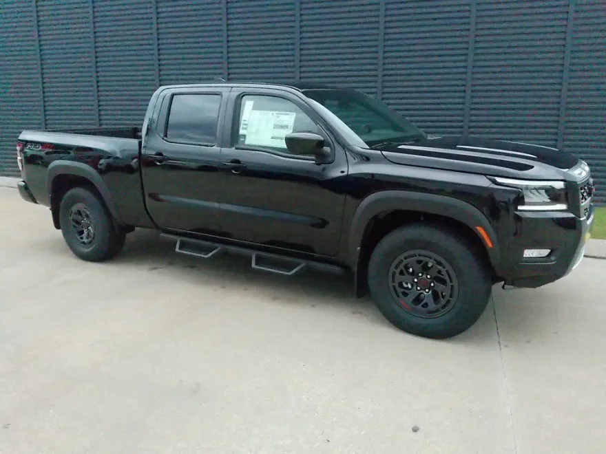 2026 Nissan Frontier Crew Cab PRO-4X photo 1