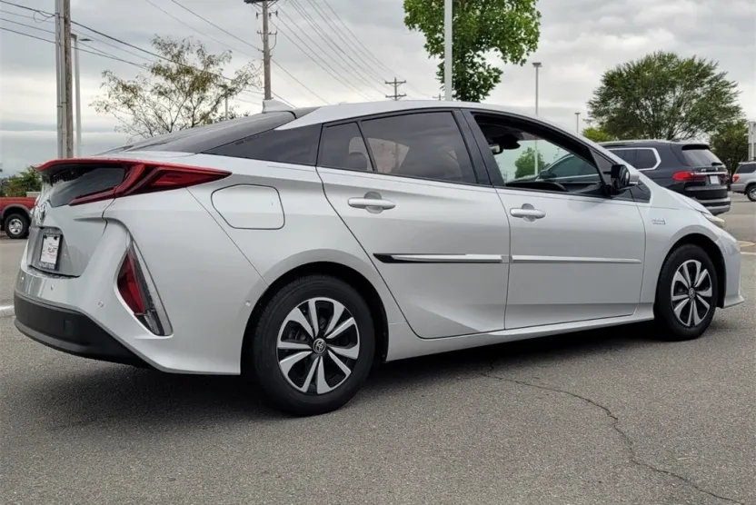 2019 Toyota Prius Prime Advanced photo 1