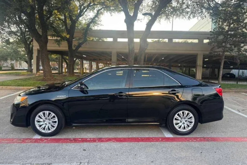 2012 Toyota Camry Hybrid LE photo 1