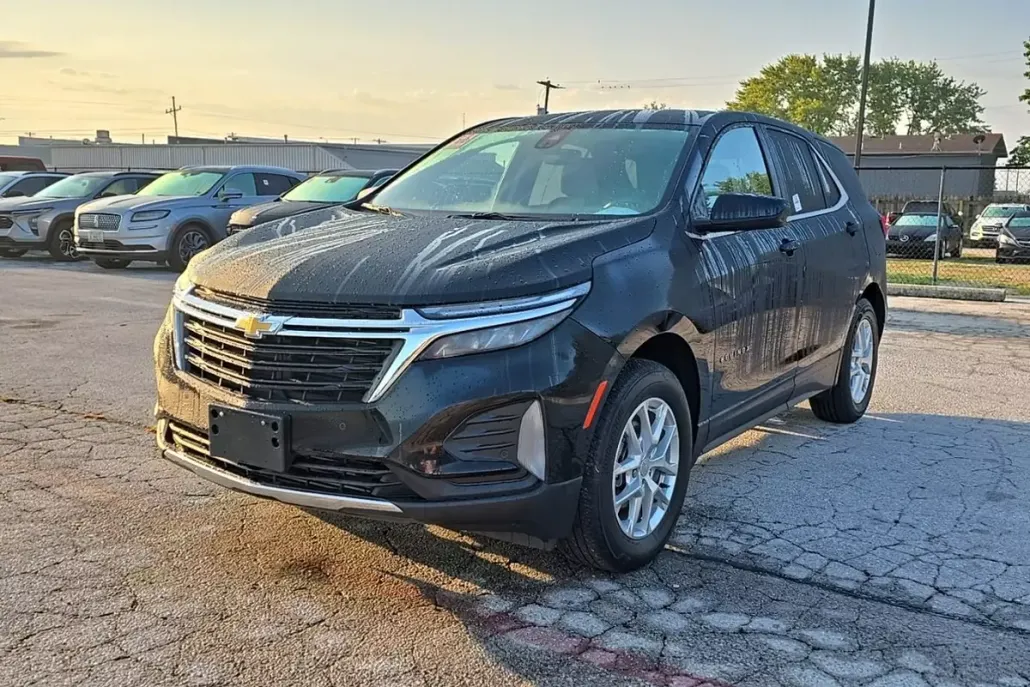 2024 Chevrolet Equinox LT photo 1