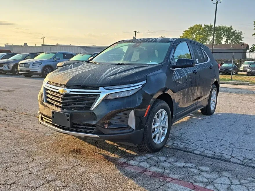 2024 Chevrolet Equinox LT photo 1