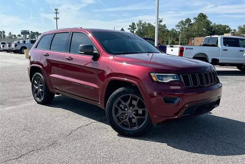 2021 Jeep Grand Cherokee Anniversary Edition photo 1