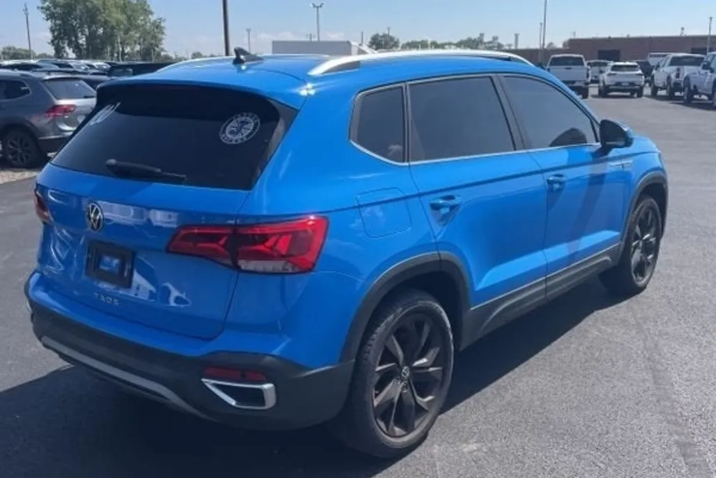 2022 Volkswagen Taos SEL photo 1