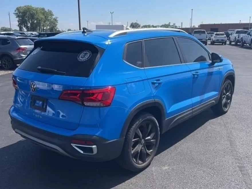 2022 Volkswagen Taos SEL photo 1