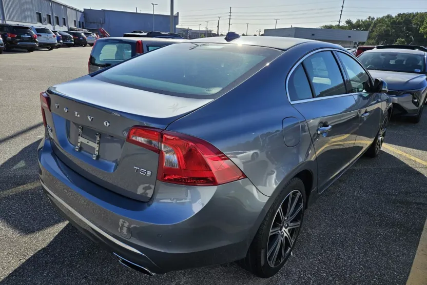2018 Volvo S60 T5 Inscription photo 1