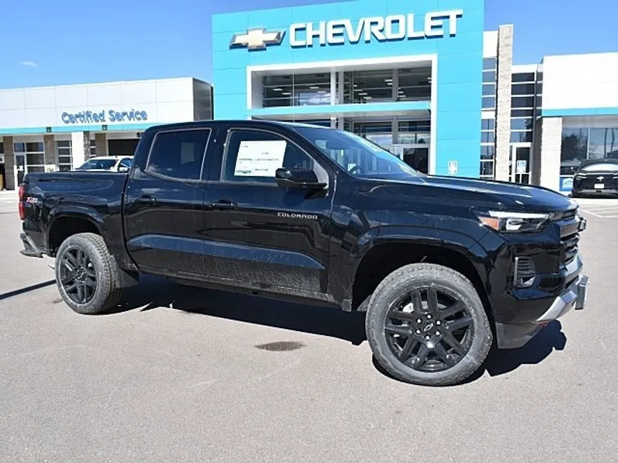2025 Chevrolet Colorado Z71 photo 1