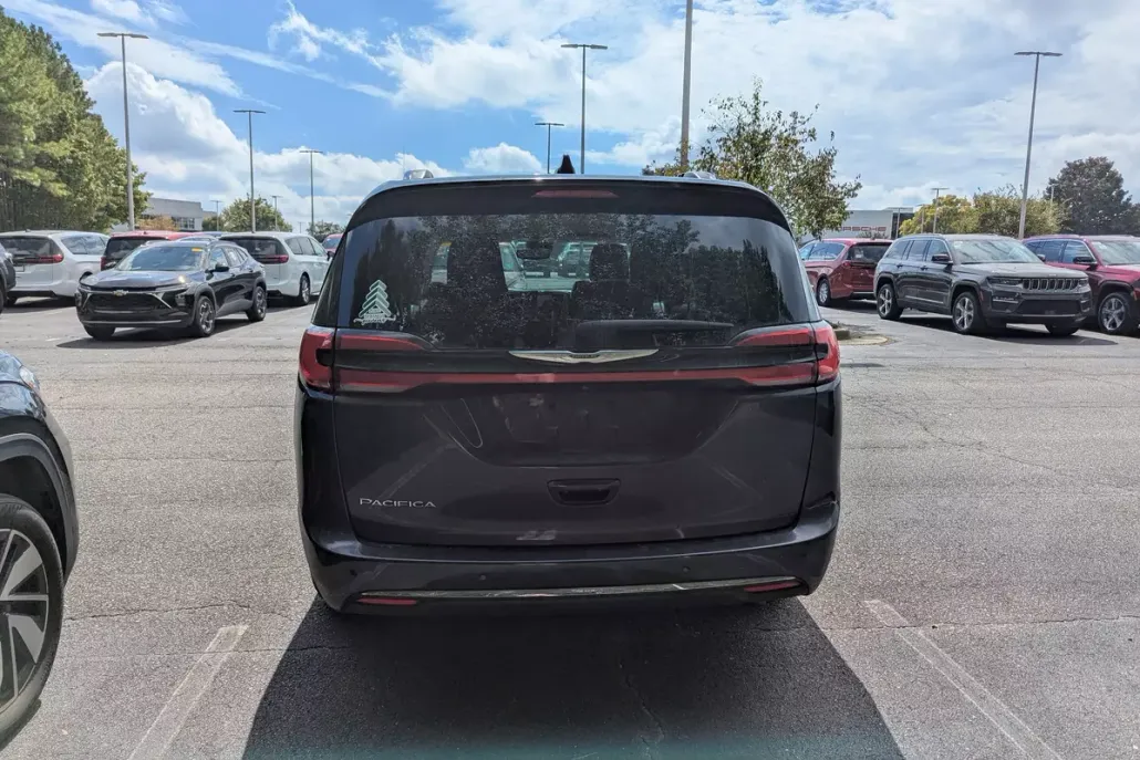 2021 Chrysler Pacifica Touring L photo 1