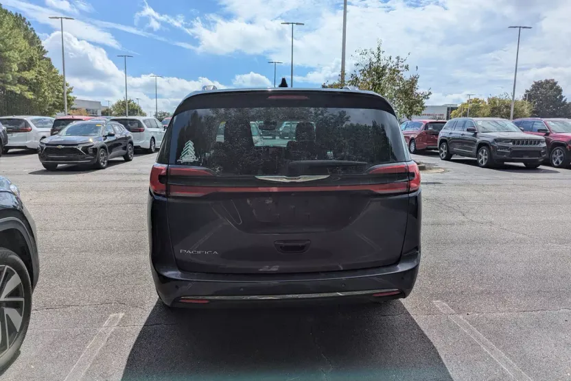 2021 Chrysler Pacifica Touring L photo 1