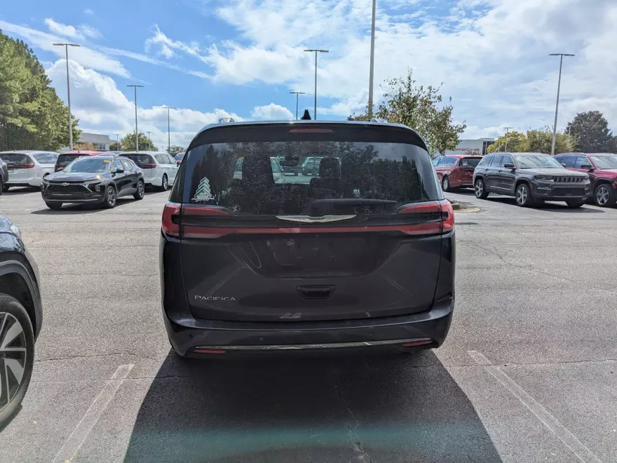2021 Chrysler Pacifica Touring L photo 1