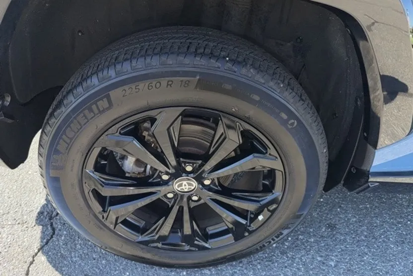 2023 Toyota RAV4 Hybrid SE photo 1