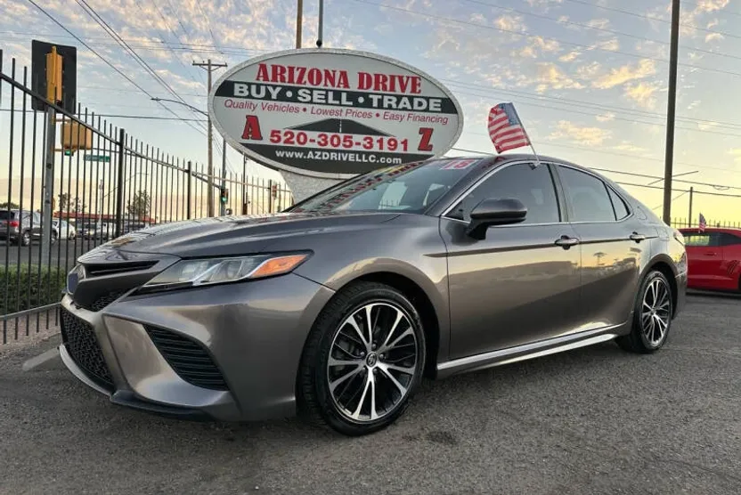 2018 Toyota Camry SE XLE photo 1