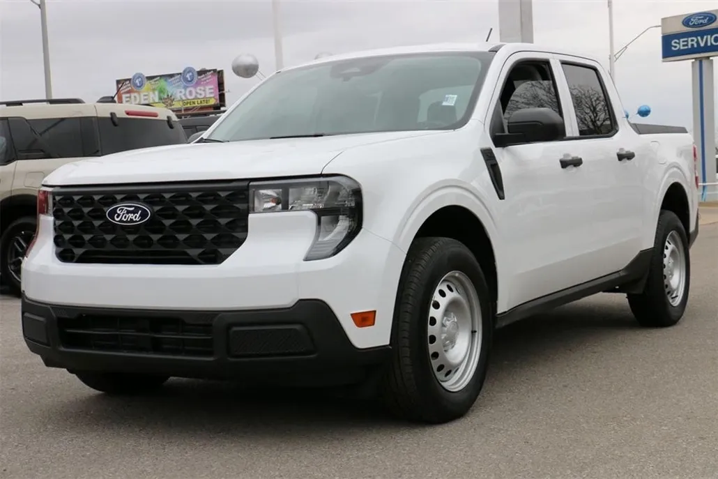 2025 Ford Maverick XL photo 1