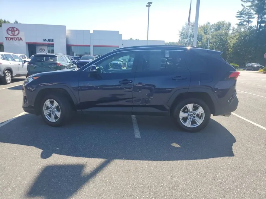 2020 Toyota RAV4 XLE photo 1