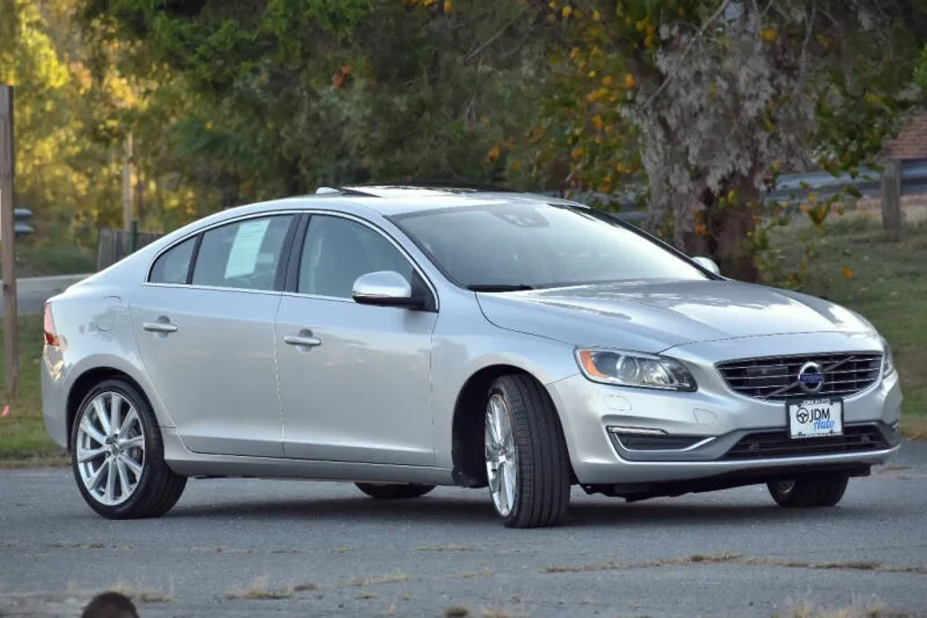 2016 Volvo S60 T5 Drive-E Inscription Platinum photo 1