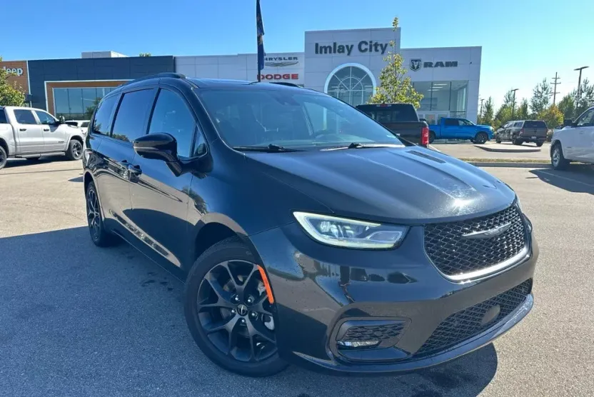 2022 Chrysler Pacifica Limited photo 1