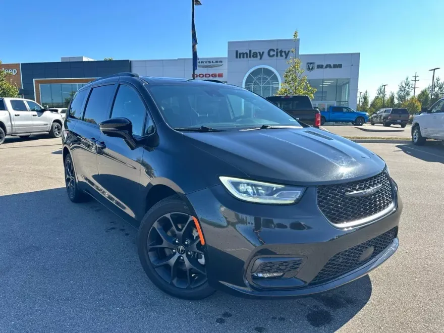 2022 Chrysler Pacifica Limited photo 1
