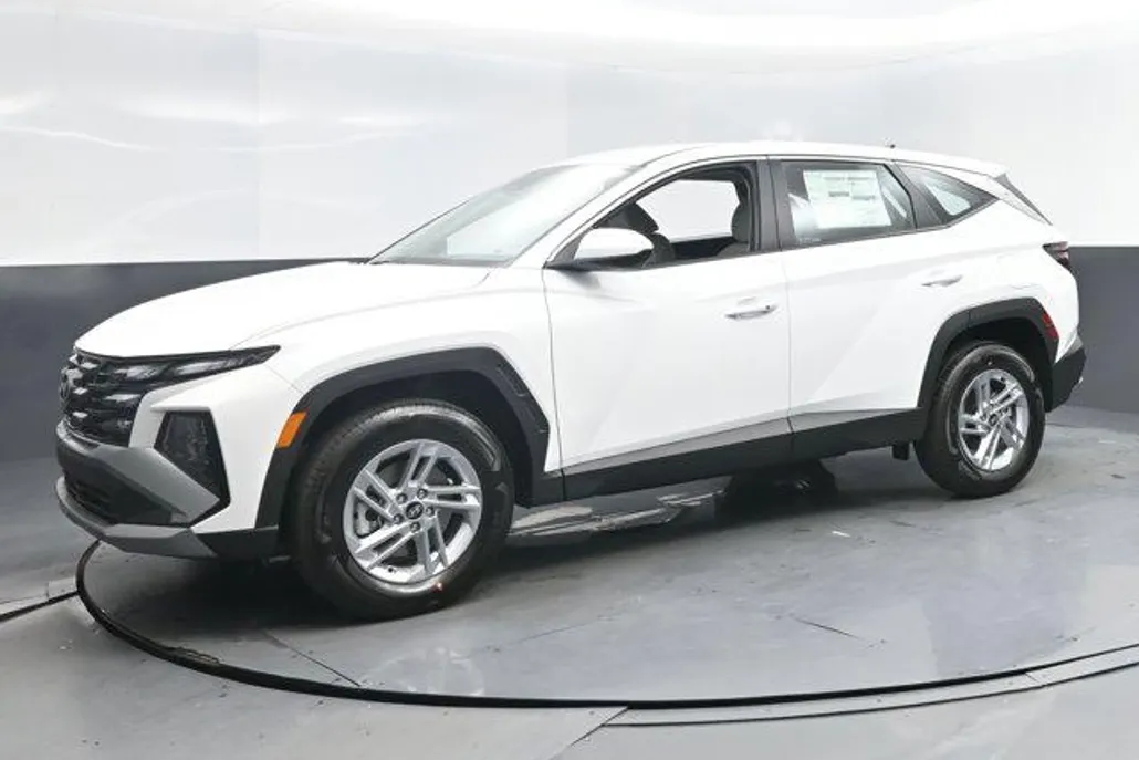 2025 Hyundai Tucson SE photo 1