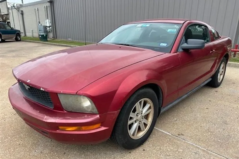 2007 Ford Mustang V6 Deluxe photo 1