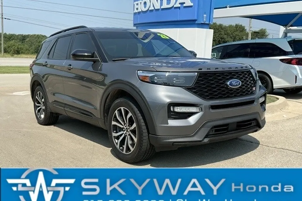 2023 Ford Explorer ST photo 1
