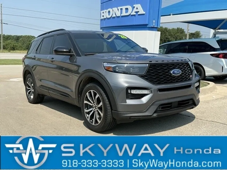 2023 Ford Explorer ST photo 1
