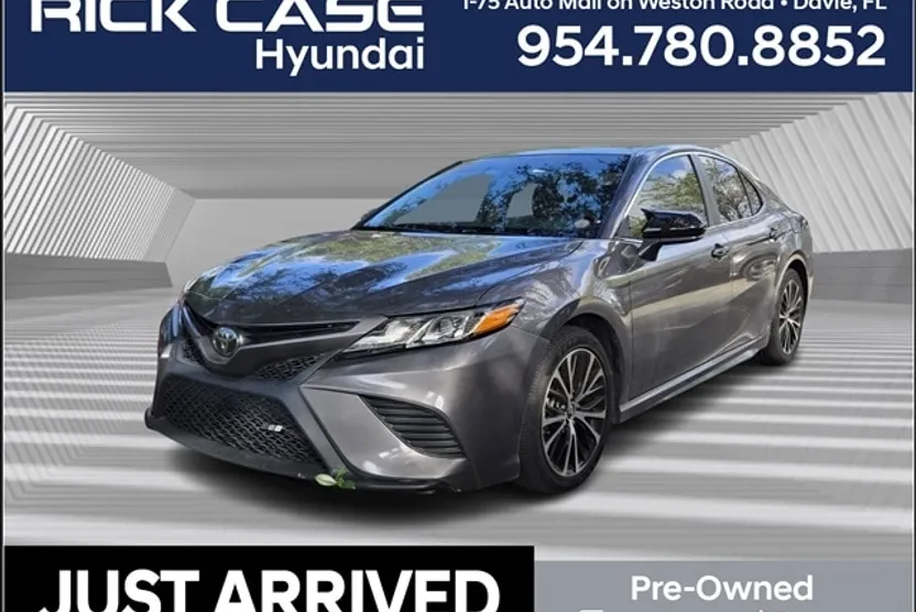 2019 Toyota Camry L photo 1