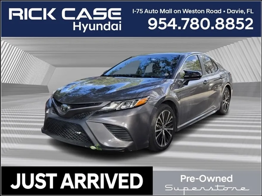 2019 Toyota Camry L photo 1