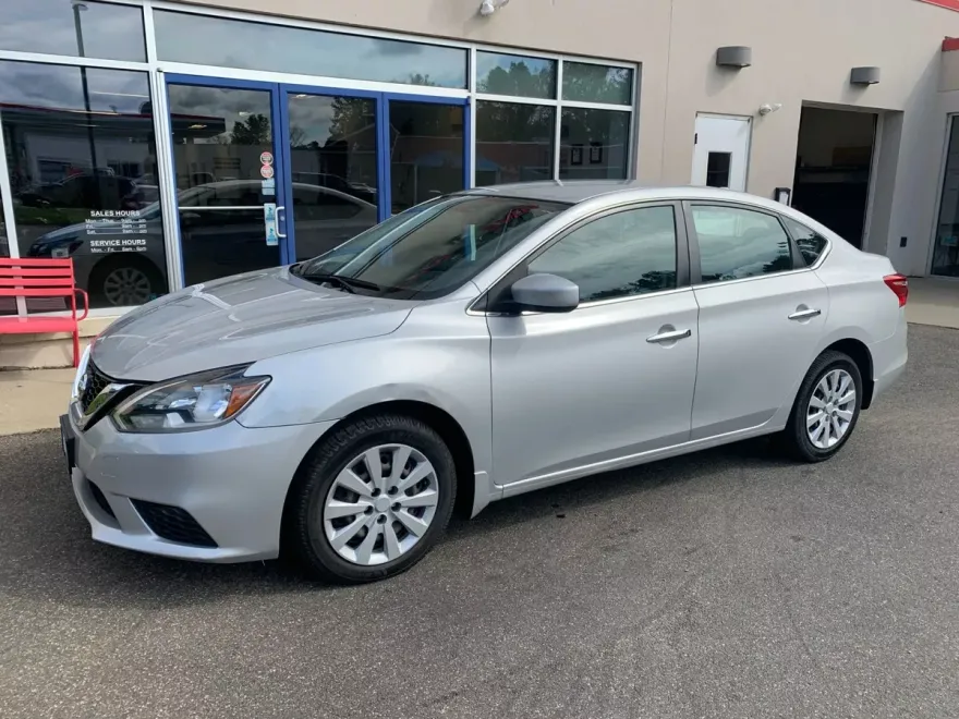 2017 Nissan Sentra S photo 1