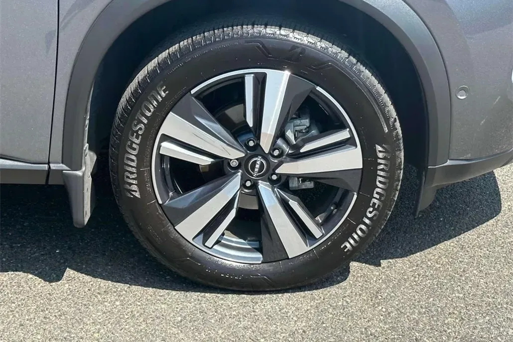 2023 Nissan Rogue SL photo 1